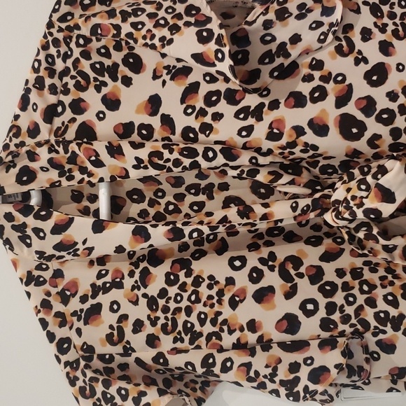 Cupcakes and Cashmere Blouse Cheeta print CA 35884 Womens Small - Picture 6 of 10